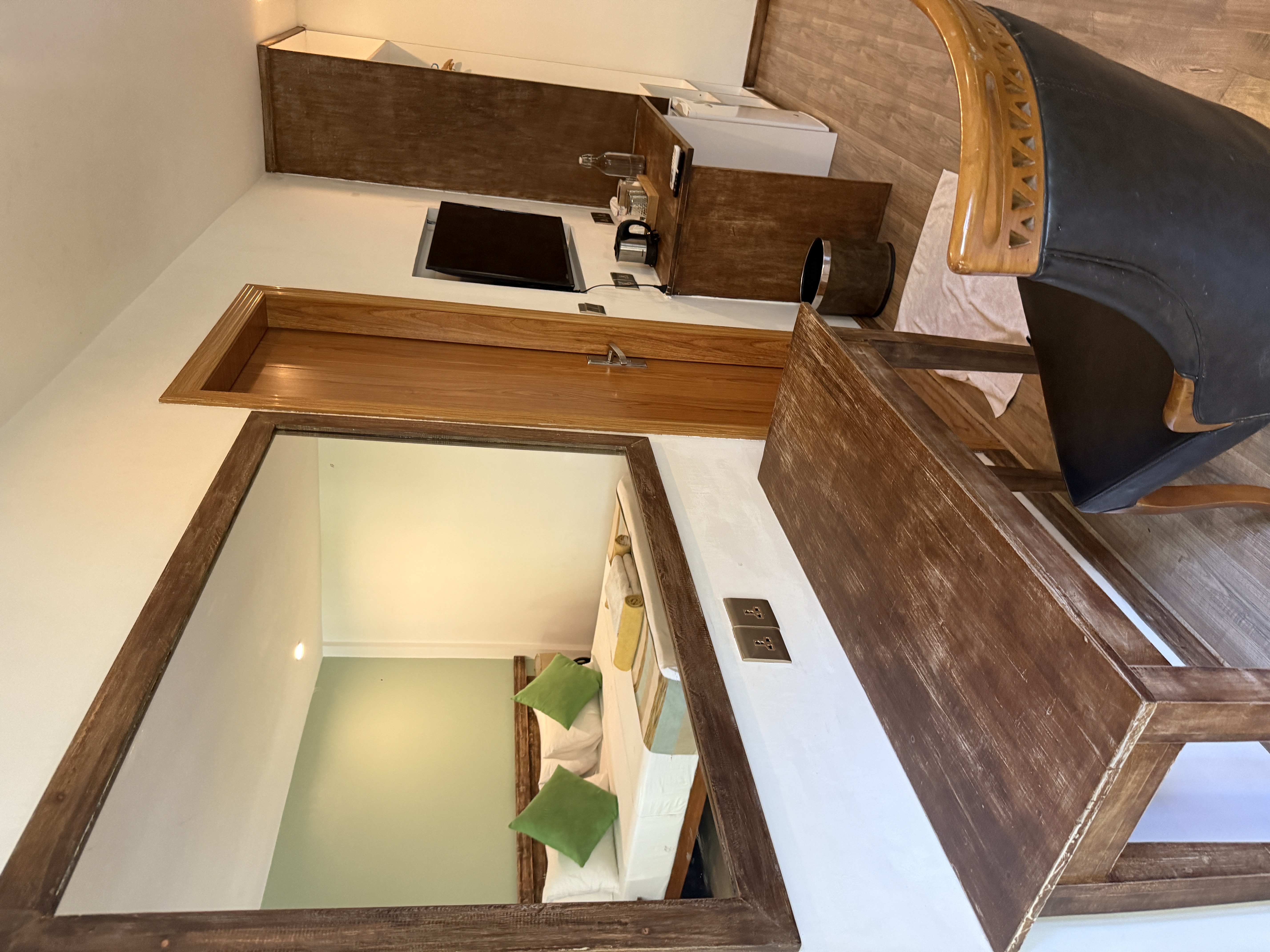 Sea View Suite - Image 6